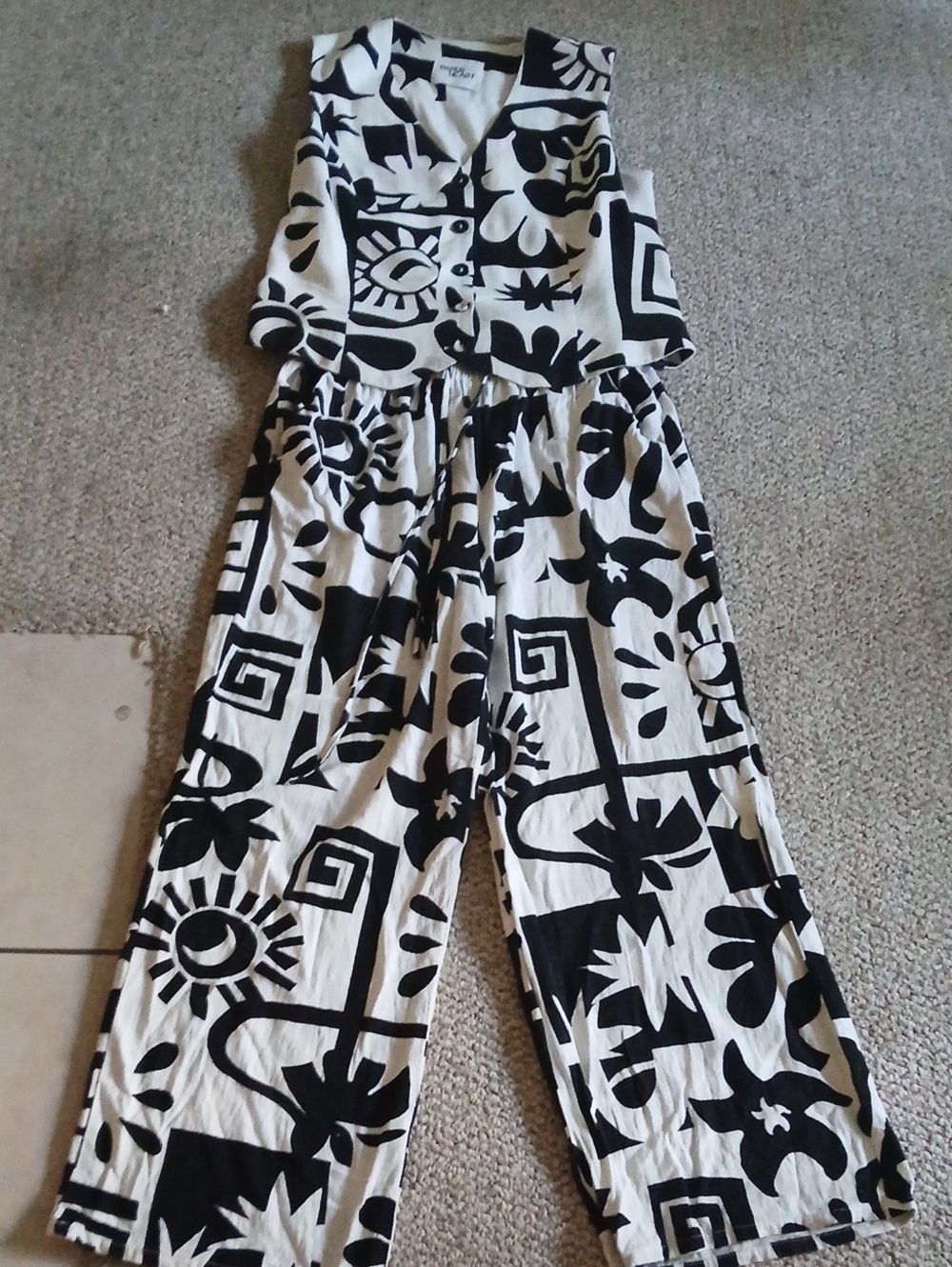 Women's Black & White Patterned 2 Piece Suit
